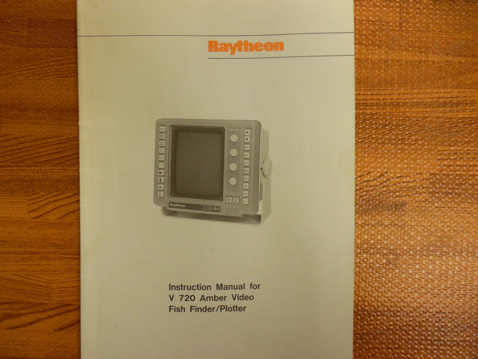Raytheon V 720 Amber Video Fish Finder/Plotter Instruction Manual Max