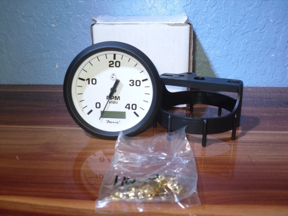 Faria NEW Tachometer w/ Hourmeter 04000 RPM TD9113E White w