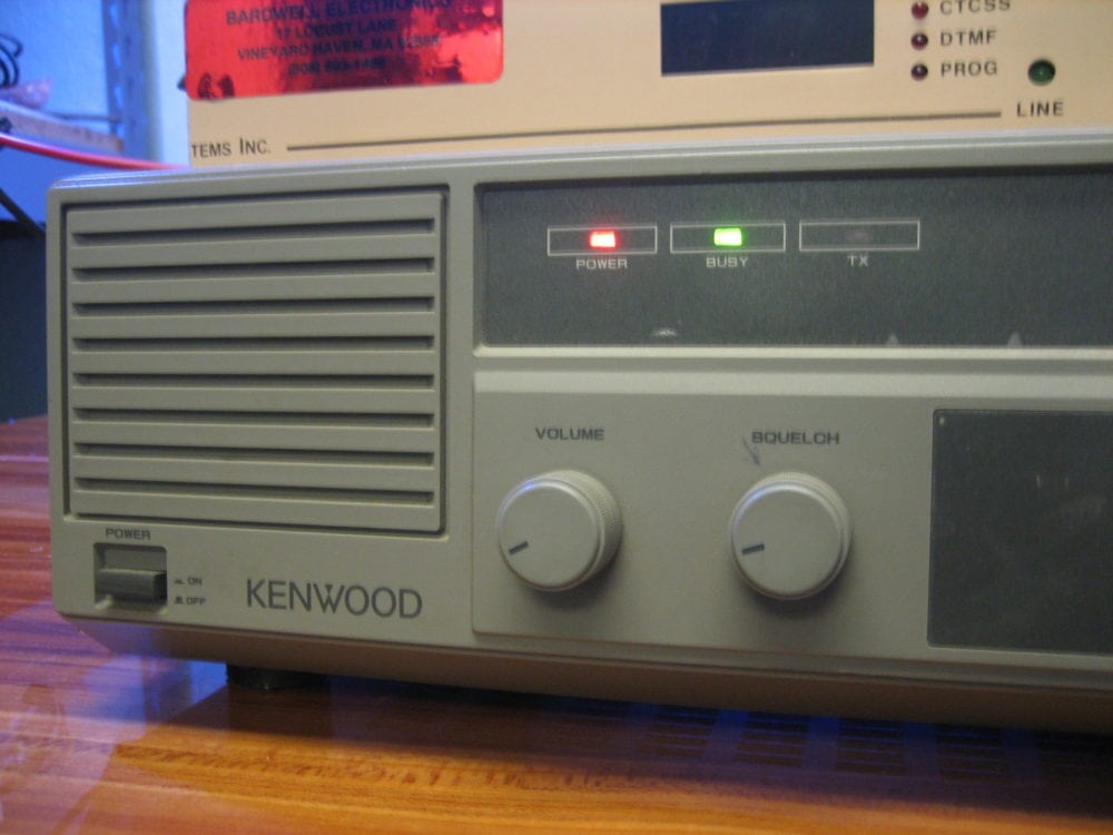 Kenwood TKR820 UHF HAM Radio Repeater + CSI TP154 Plus Powers On