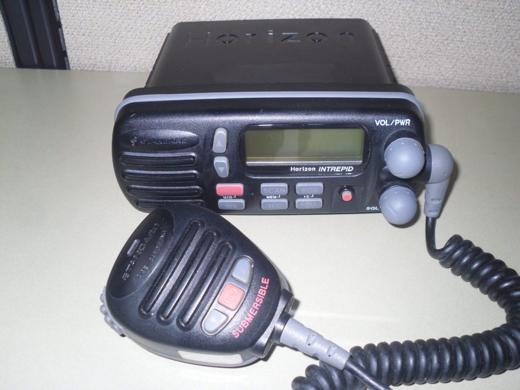 Standard Horizon GX1260S Intrepid VHF Marine Radio w/ Mic Tested