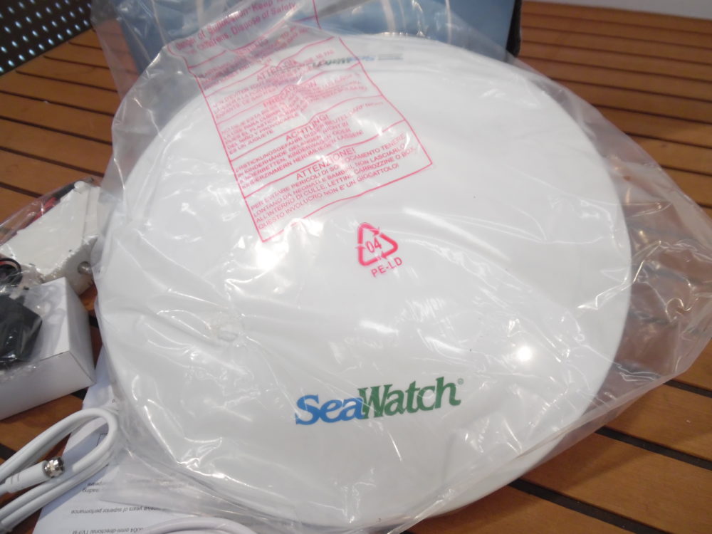 Shakespeare SeaWatch 3015 15" HD TV Antenna 12V 110VAC 40mi range