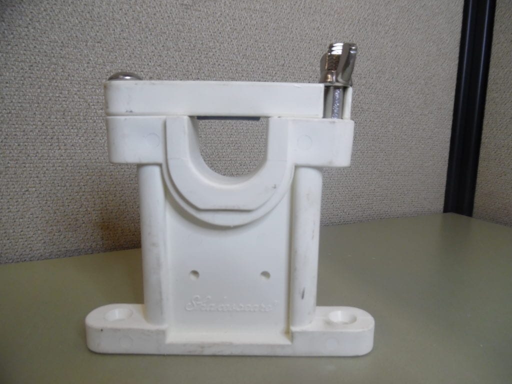 Shakespeare 408R White Plastic Upper Insulated Standoff Bracket