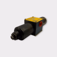 Dynex Rivett Hydraulic Solenoid Directional Control Valve 32 V 5000 PSI - USED